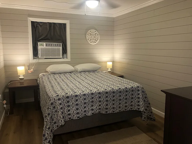 3 bed, 1.0 bath, 1000 sqft, $1,850 — Photo 34