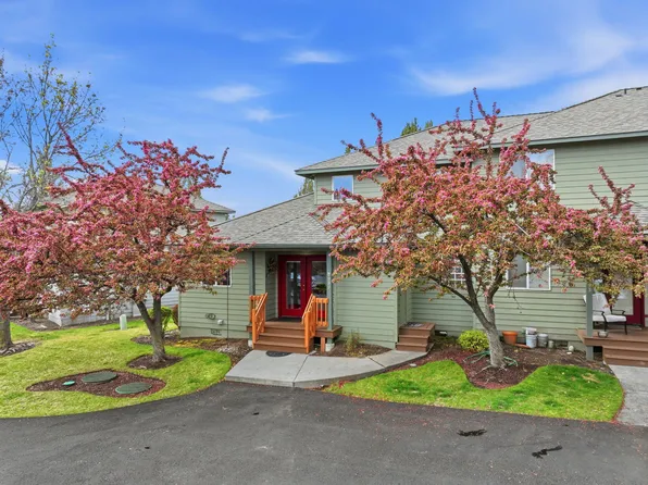 999 Golden Pheasant Dr, Redmond, OR 97756