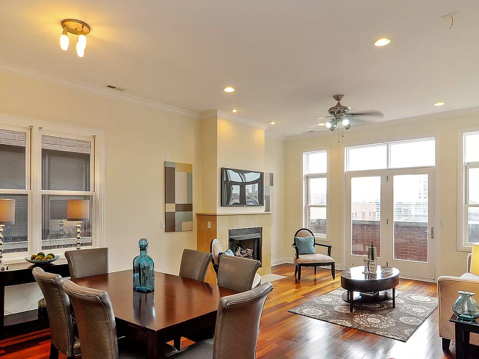 1st image of 3020 N Sheffield Ave APT 4N
