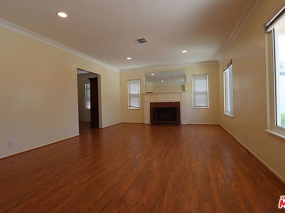 3rd image of 3710 S Norton Ave
