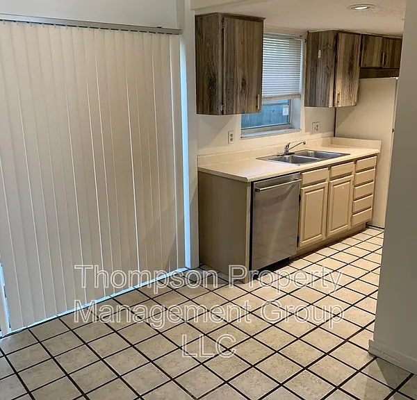 1736 E Mulberry Dr — Photo 3