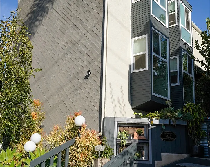 320 12th St #12 — Photo 3