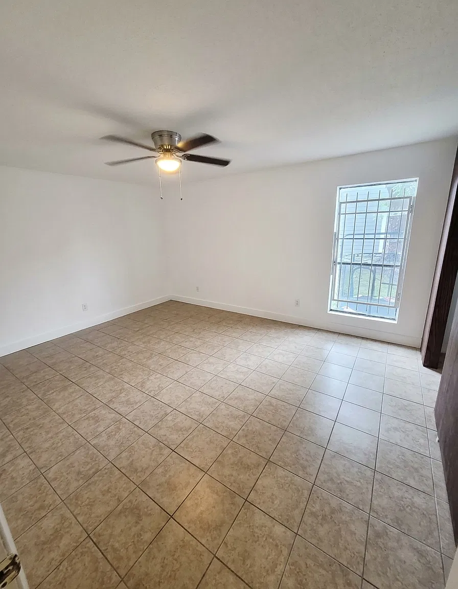 2 bed, 1002 sqft, $1,100 — Photo 4