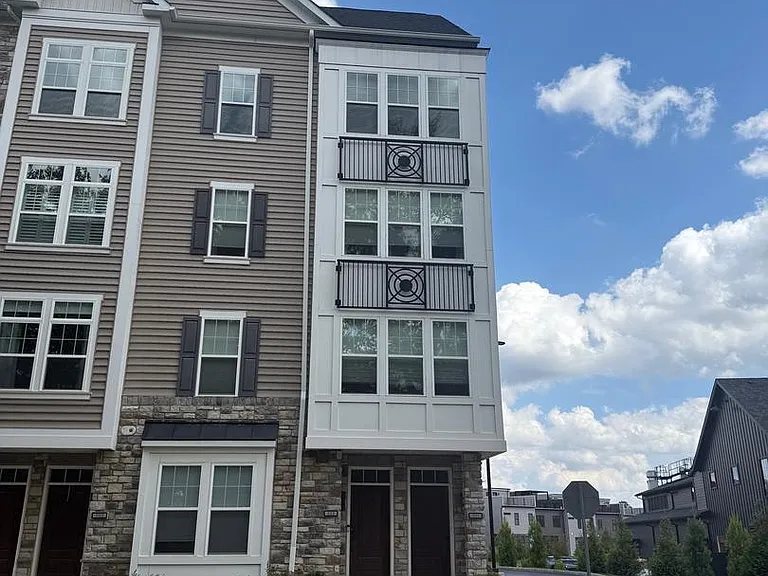 201 Charles Ellis Dr — Photo 2