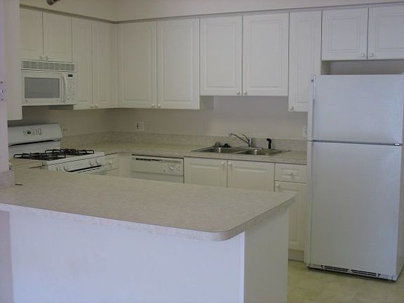 3rd image of 3303 Grove Ave Unit 407