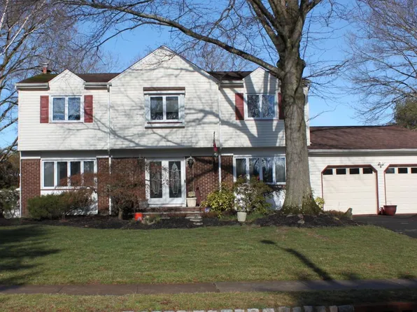 9 Parkside Dr, North Brunswick, NJ 08902