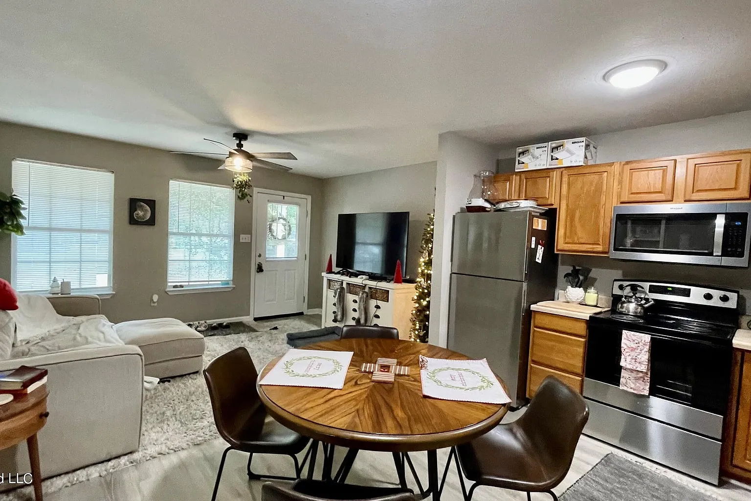 2 bed, 900 sqft, $1,250 — Photo 3
