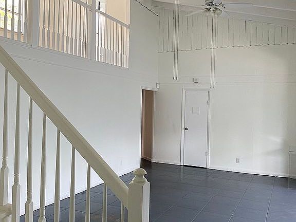 4th image of 1141 SE 4th Ave