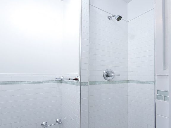 5th image of 247 Broome St APT 2C