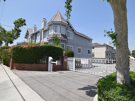 3rd image of 18135 Burbank Blvd Unit 19