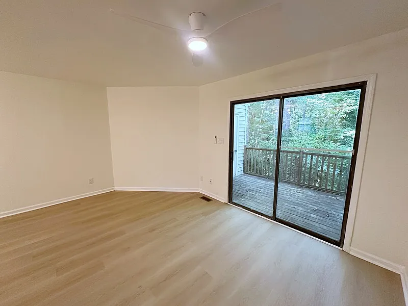 2 bed, 1.5 bath, 1077 sqft, $1,695 — Photo 4