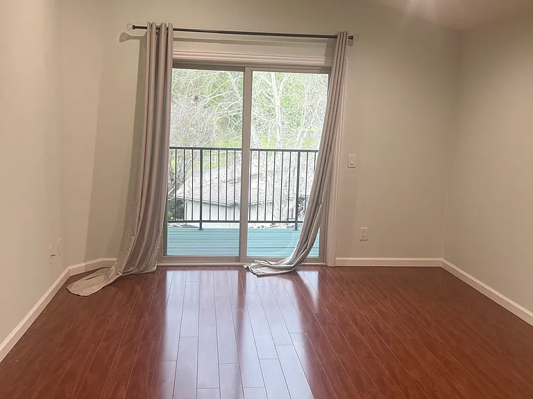 2411 E Greenview Dr — Photo 17