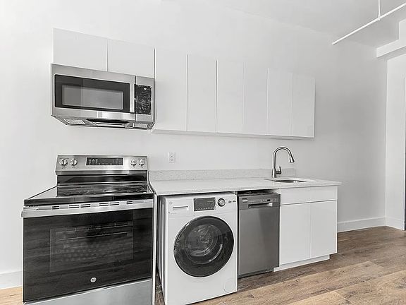 5th image of 255 W 36th St Unit 1007
