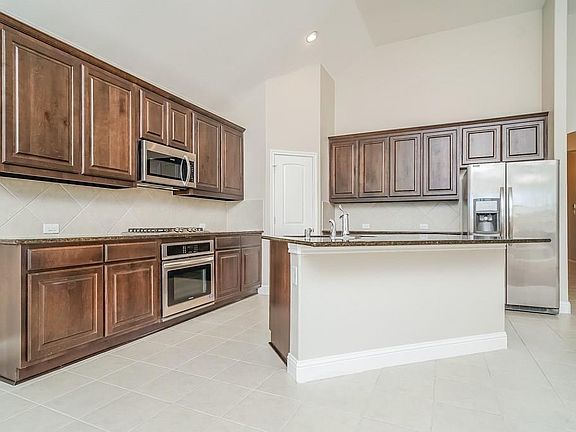 4th image of 749 Bosley Dr