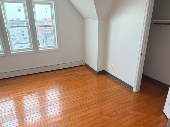 4373 Bowne St #4B, Flushing, NY 11355