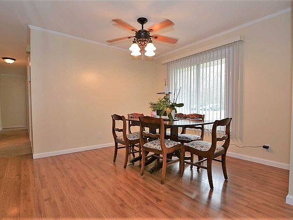 4th image of 13818 Browning Rd