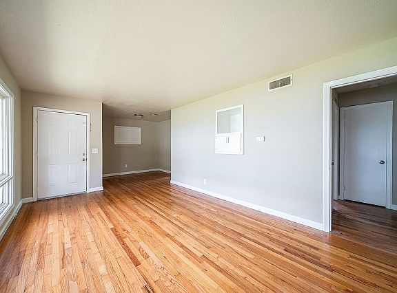 2nd image of 2204 7th Ave