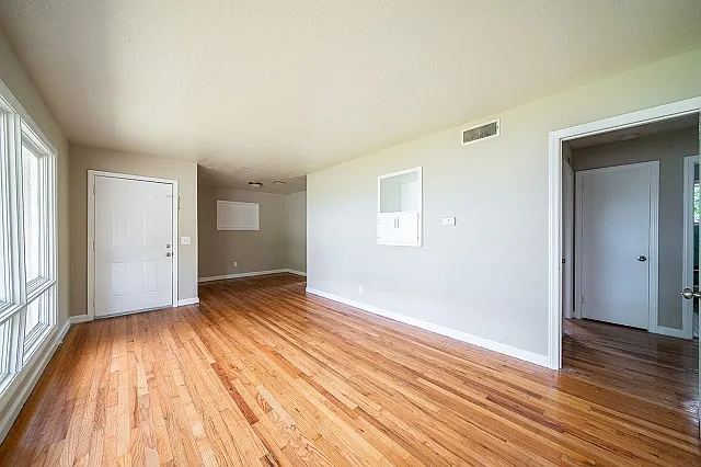 2204 7th Ave — Photo 2