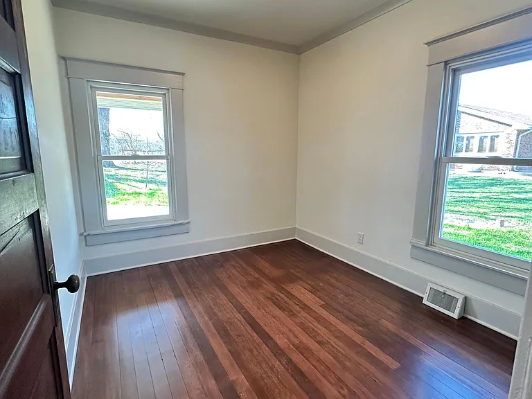 410 Park St — Photo 15