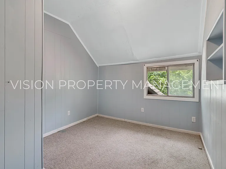 1040 E 200 S — Photo 28