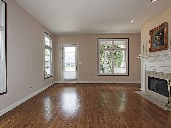 3rd image of 319 W Walnut St