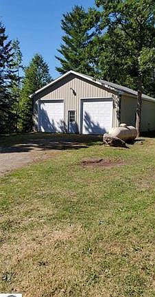 5th image of 10490 S Mackinac Trl