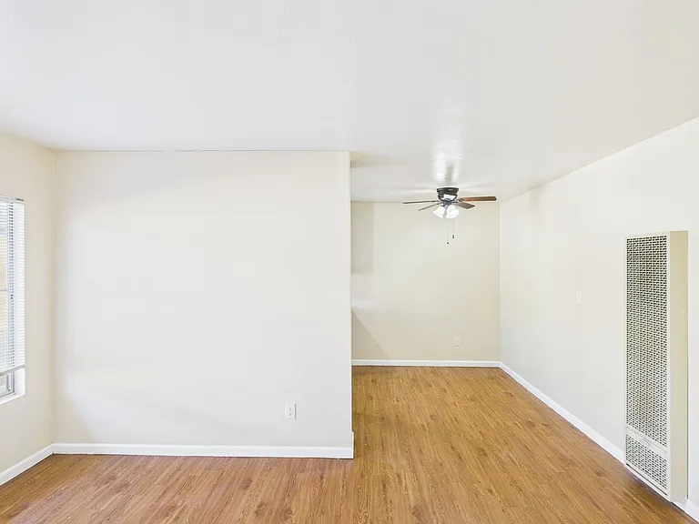 4055 Van Dyke Ave — Photo 12