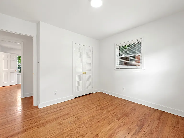 1129 Eastview Dr — Photo 9