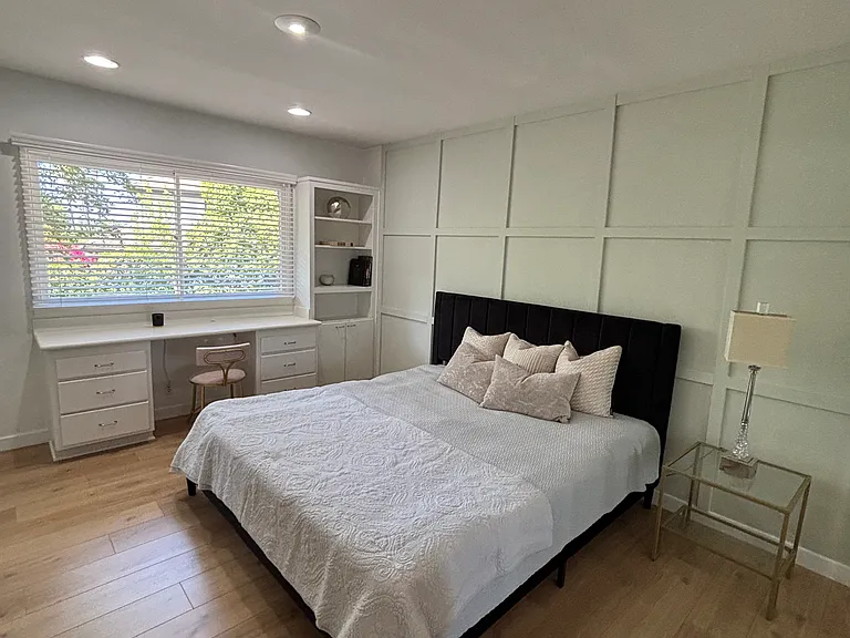 4736 Zelzah Ave — Photo 11
