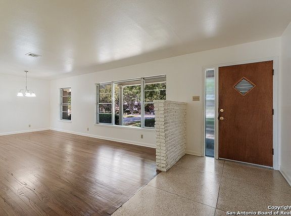 3rd image of 218 Beechwood Ln