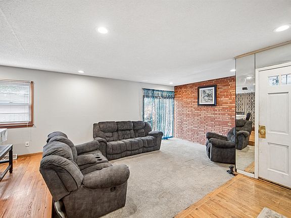 3rd image of 223 Miller Ave