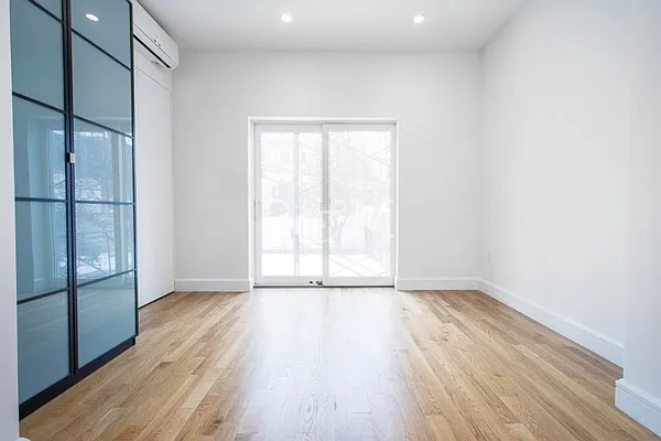 Rented by Brick&Mortar | media 32