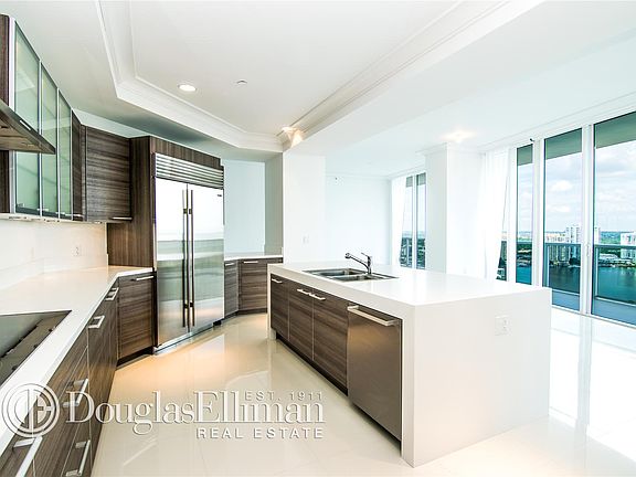 3rd image of 4100 Island Blvd Unit 2104