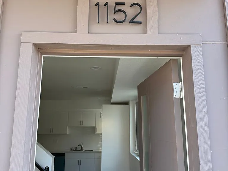 1150 W 38th St — Photo 3