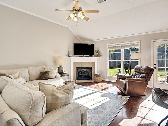 4th image of 190 Tate Dr