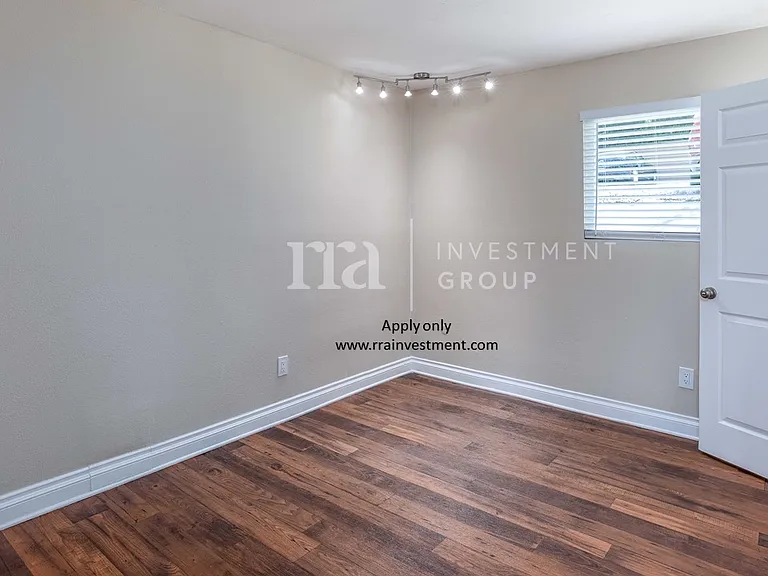 2407 Adams Ave #13 — Photo 12