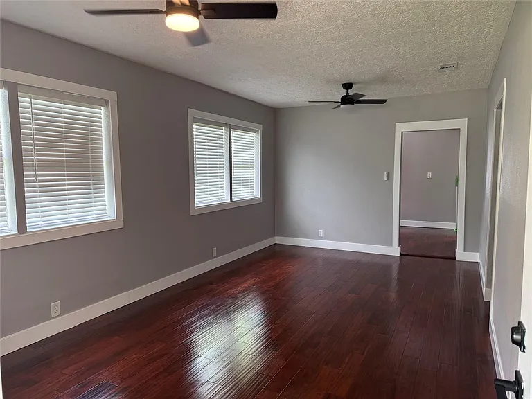 8926 Courtney Dr — Photo 7
