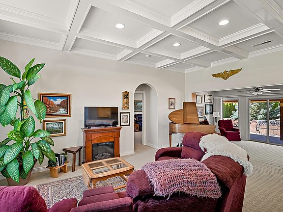5th image of 552 S Cove Dr
