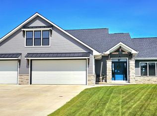1450 Chickory Ct, De Pere, WI 54115