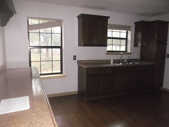 4th image of 503 NE Avenue A