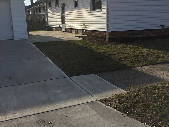 2nd image of 10111 Moore Dr