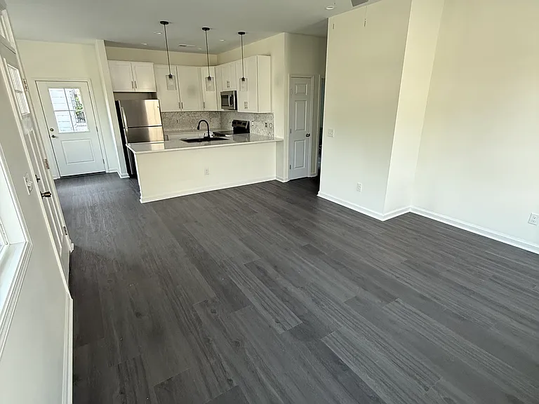 1003 Castle St — Photo 11