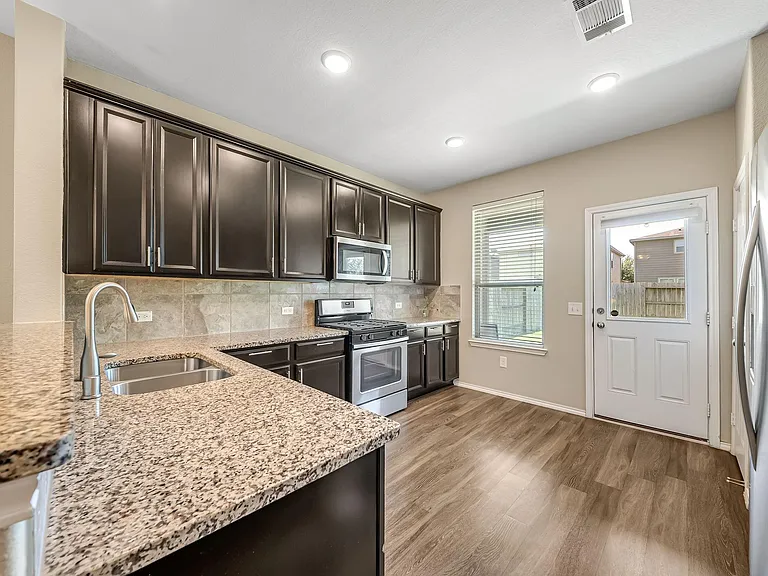 15815 Grey Boulder Dr — Photo 8