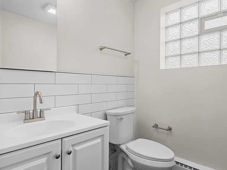 2511 W 111th St #3W-6 — Photo 8