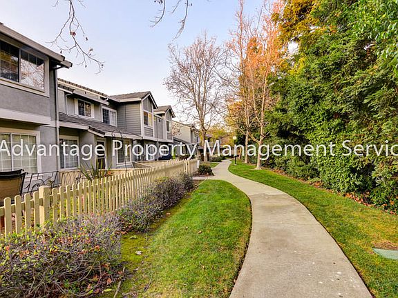 3rd image of 7452 Oxford Cir