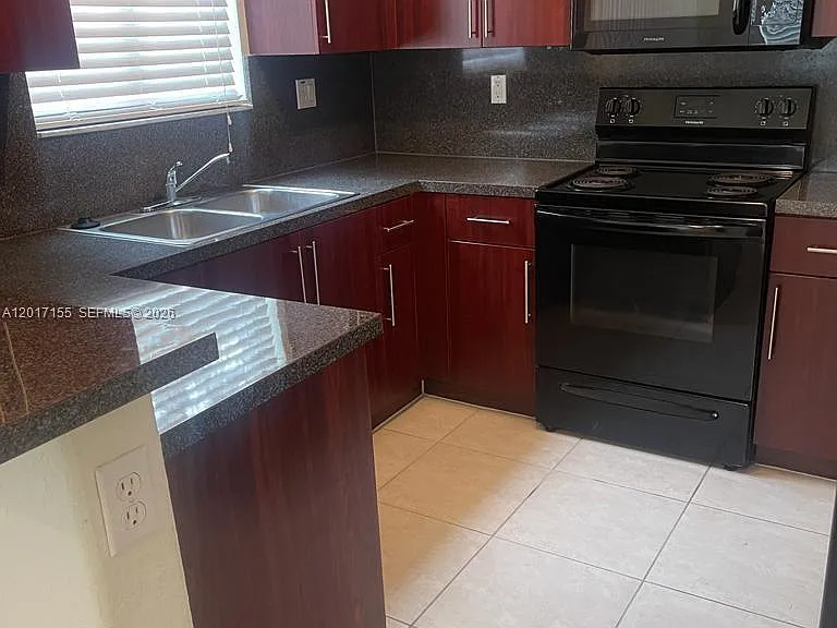 1021 SE 23rd Ave #1 — Photo 7