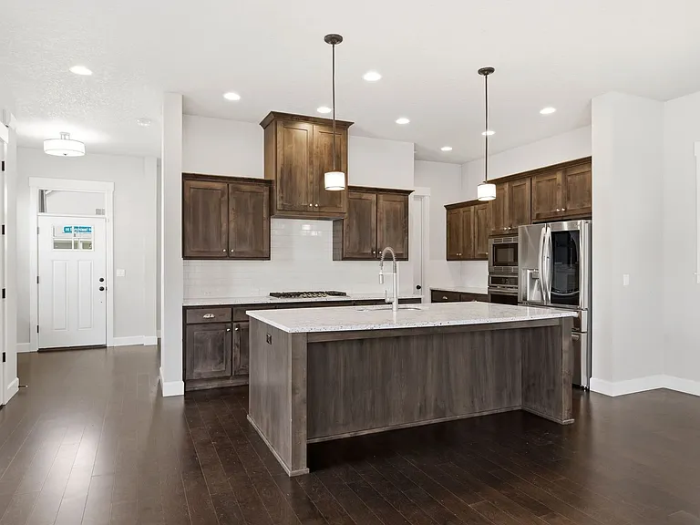 3485 SE Birchleaf St — Photo 3