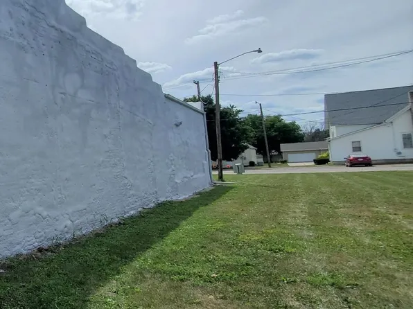 106 S Main St, Lenox, IA 50851