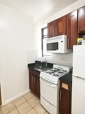 Rented by Warren T Real Estate Corp. | media 27