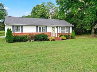 16 Pine St, Warsaw, VA 22572